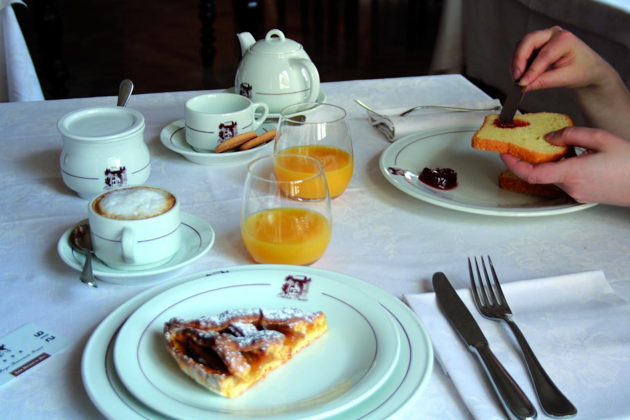 Albergo Ristorante Orazio Sale Marasino Bagian luar foto