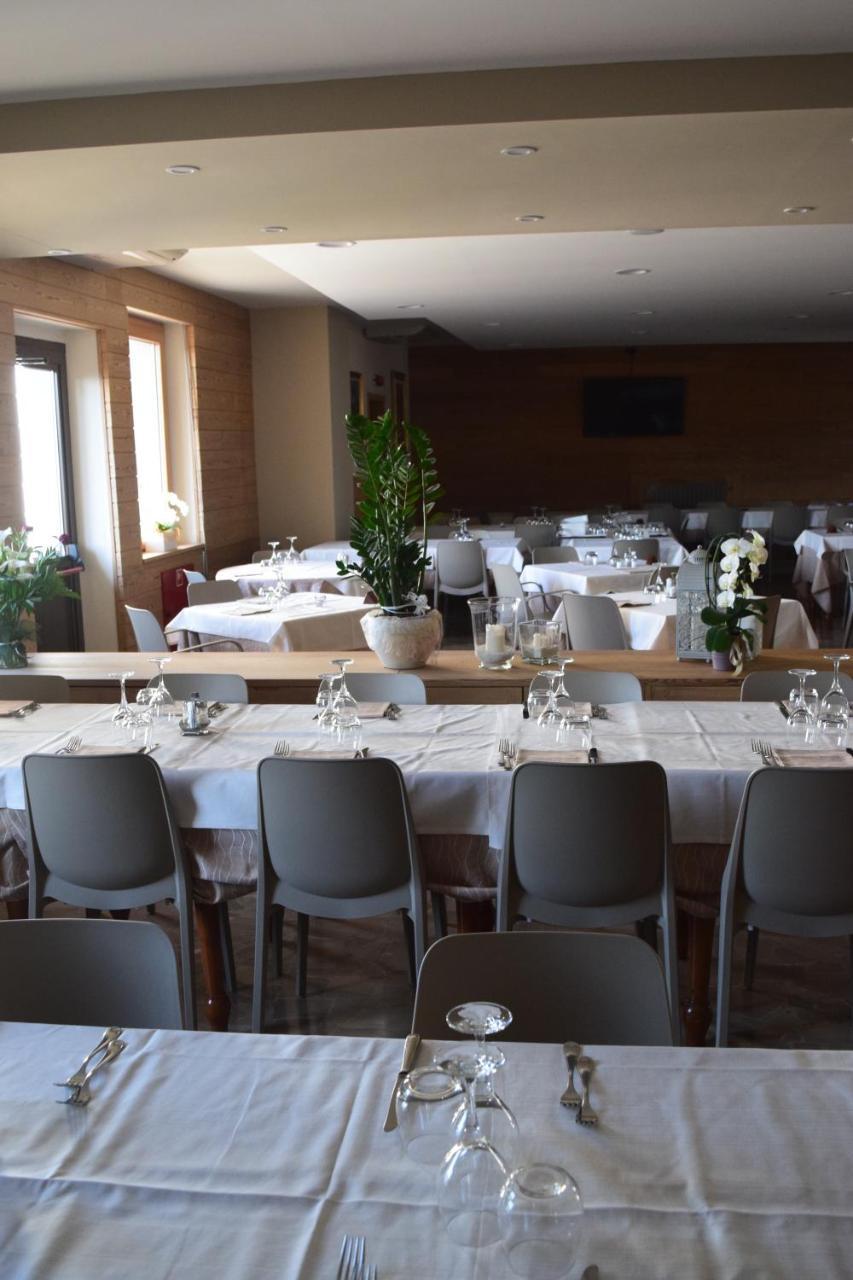 Albergo Ristorante Orazio Sale Marasino Bagian luar foto