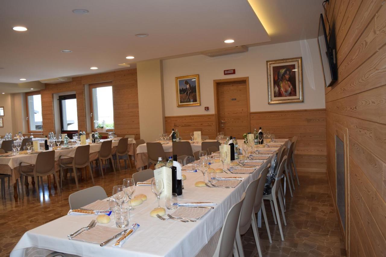 Albergo Ristorante Orazio Sale Marasino Bagian luar foto